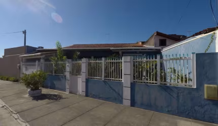 Casa para Venda em São Pedro da Aldeia, Centro, 5 dormitórios, 1 suíte, 2 banheiros, 4 vagas