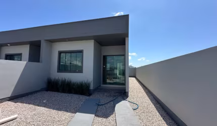 Casa à Venda Com Passagem Lateral e Documentação Em Tijucas/SC