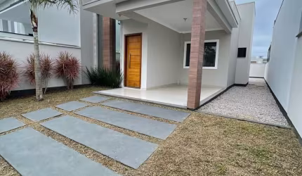 Linda Casa No Bosque da Mata em Tijucas/SC