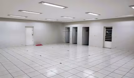 PONTO COMERCIAL PARA LOCAÇÃO OU VENDA, COM VAGAS DE GARAGEM, LOCALIZADO NA AV ADEMAR DE BARROS.