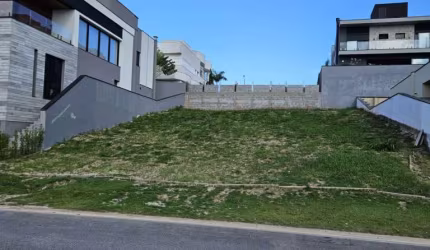 EXCELENTE LOTE EM CONDOMÍNIO FECHADO COM 535,00 METROS QUADRADOS - ALPHAVILLE I