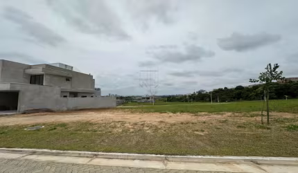 LOTE EM CONDOMÍNIO FECHADO COM 330,00 METROS QUADRADOS CONDOMÍNIO TERRAS ALPHA - CONDOMÍNIO COM GRANDE CAMPO DE VALORIZAÇÃO.