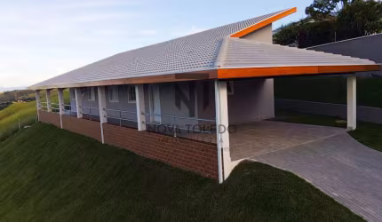 LINDA CASA EM CONDOMÍNIO À VENDA - 250m² - 3 DORMITÓRIOS 1 SUÍTE - RESIDENCIAL MANTIQUEIRA - SJC