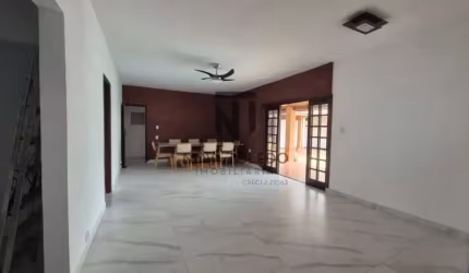 Casa - Jardim das Indústrias - 3 Dormitórios - 287m²