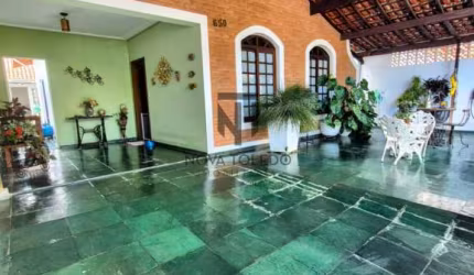 CASA TÉRREA Á VENDA - 199m² - 3 DORMITÓRIOS 1 SUÍTE - JARDIM DEL REY/JARDIM PORTUGAL - PRÓXIMO AO SESI - SJC