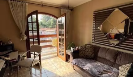 sobrado  contendo 2 apartamentos de 90m2 cada, 2 dormitórios, sendo 1 suíte e 6 vagas de garagem,  Carandiru