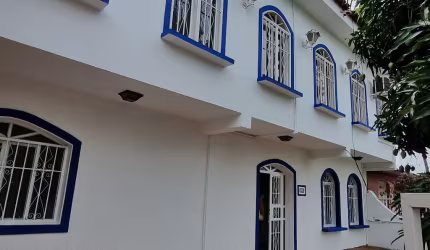 Casa  Comercial/Residencial   com 7 Salas e estacionamento