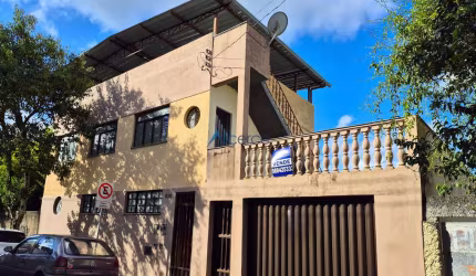 Casa com 03 quartos (01 suíte) e  quintal no bairro Eldorado