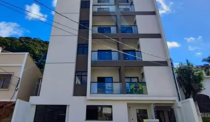 Apartamento de 02 quartos com varanda no Paineiras!