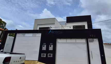 Casa duplex com 03 quartos e 02 vagas de garagem no Bairro de Lourdes