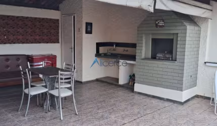 Casa com 4 Quartos à Venda, 340 m² localizada  a 100 metros da Rio Branco .