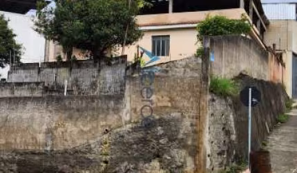 Casa 3 quartos com garagem e quintal  no Vila Ideal