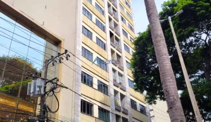 Apartamento 03 quartos com suíte, garagem e elevador no Centro