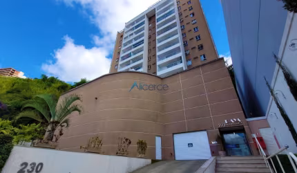 Apartamento de 02 suítes, elevador e 06 vagas de garagem no Cascatinha