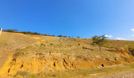 Terreno no Condomínio medindo 3.000 m²  no  Villagio da Serra II- Salvaterra