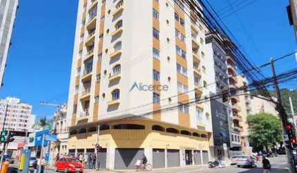 Imóvel em local nobre, plano e a poucos metros do coração da cidade de Juiz de Fora!