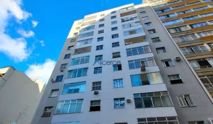 Sala com 74 m² à venda no centro !