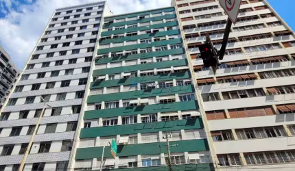 Apartamento com 03 quartos e gargem no Centro.