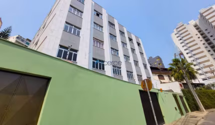 Apartamento de 02 quartos com área externa e garagem no Granbery.