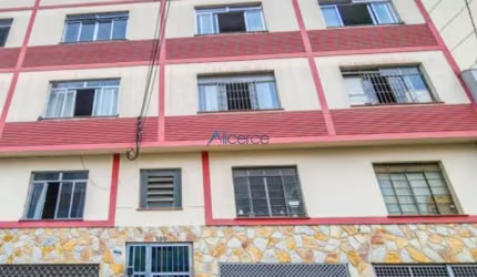Apartamento amplo e reformado muito bem localizado no Centro!
