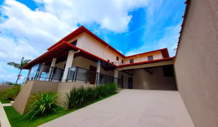 Casa duplex com 04 quartos e 04 vagas de garagem no Spinaville