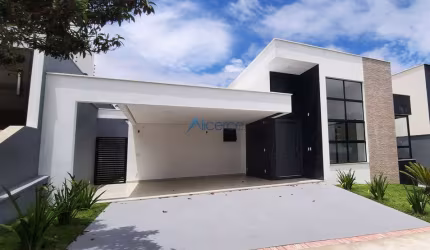 Belíssima casa linear no Residencial Alvim!