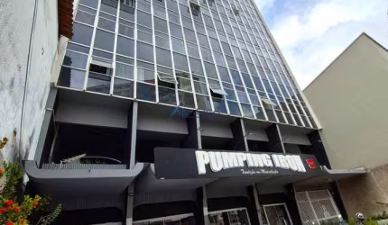 Apartamento com 02 quartos, elevador e garagem- No Centro