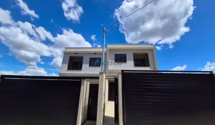 Casa duplex com 03 quartos e 02 vagas de garagem no Fontesville