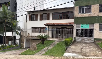 Maravilhosa Casa na Avenida Barão do Rio Branco! Uma localização realmente especial!