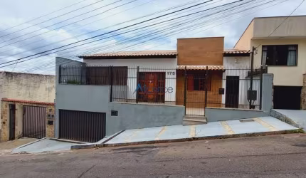 Maravilhosa Casa no Paineiras - 2 Quartos (1 Suíte), Varanda e Área de Lazer com Churrasqueira!
