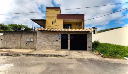 Casa ampla com 03 quartos sendo 01 suíte e 03 vagas cobertas -160m²- Terras Altas