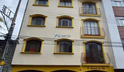 Cobertura duplex com  03 quartos e  garagem no Centro.