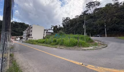 Terreno de 600 m² no coração do vale do Ipê