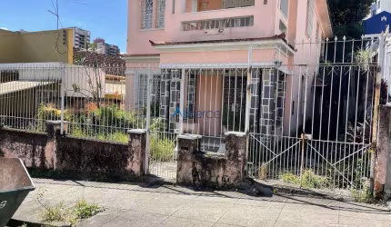 Terreno de 594 metros quadrados com projeto para construção de prédio aprovado!