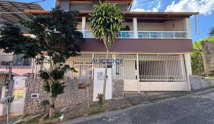 Casa com 03 quartos sendo uma suíte, à venda valor 530.000,00