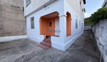 Ótima casa linear de 3 quartos com suíte próxima ao IFET