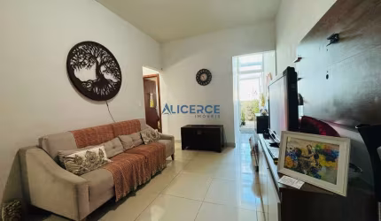 Apartamento de 2 quartos com área externa no Jardim Laranjeiras de fácil acesso para UFJF!