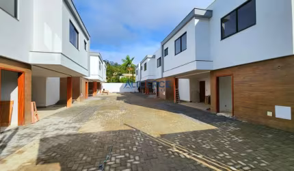 Condomínio de casa com 3 suítes no Novo Horizonte