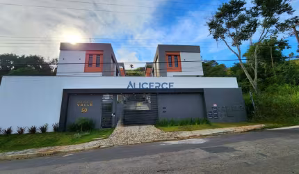Casa dúplex 3 suites 2 vagas no Parque Jardim da Serra