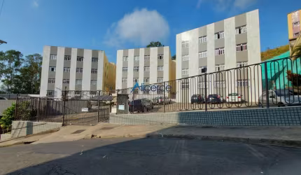Apartamento com 2 dormitórios com vaga de garagem.