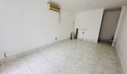 Sala comercial disponível para compra e uso imediato