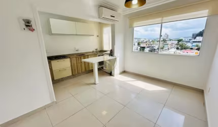 Lindo apartamento pronto para uso! Porcelanato, vent. e ensolarado
