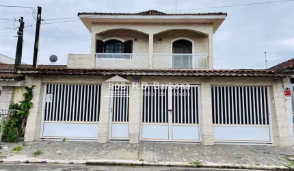 Sobrado com 4 dorms, Caiçara, Praia Grande - R$ 800 mil, Cod: 130