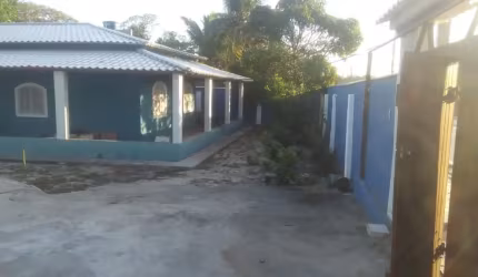Linda casa, 3 quartos, quintal, lagoa e praia