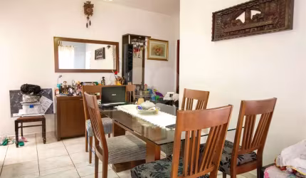 Sobrado com 4 quartos à venda em Vila Aguiar - SP