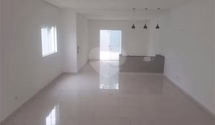 Sobrado com 3 quartos à venda em Jardim Vitória - SP