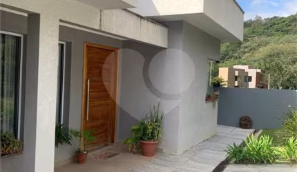 Sobrado com 3 quartos à venda em Taipas De Pedras (mailasqui) - SP