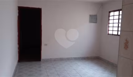 Condomínio com 2 quartos para locação em Jardim Oliveiras - SP
