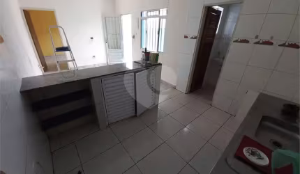Casa de vila com 1 quartos para locação em Jardim Nadir - SP