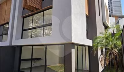 Condomínio com 4 quartos à venda em Jardim Panorama - SP